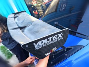 ボルテックスのカーボン製GTウイングもリペア