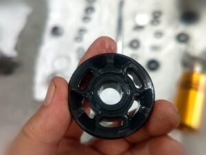 オーリンズDFV独自のバルブ機構のピストン