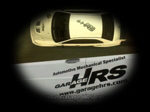 「I'm glad the team at Garage HRS ensured mine was perfect」字幕とともに映る2台のGarageHRSランエボ