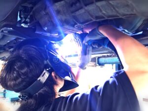 車載状態でクラック箇所を溶接