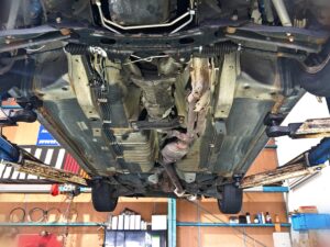 排気系修理が完了したER34スカイラインの下回り