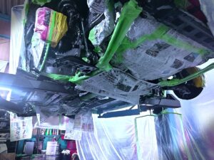 タイヤハウスと床下を仕切る養生