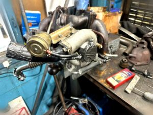 車から降ろしたターボとエキマニ