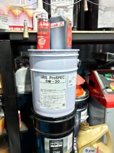 HRS ProSPEC 5W-30 のペール缶とリンクアドバンスの製品