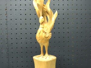 再起の象徴の不死鳥の像
